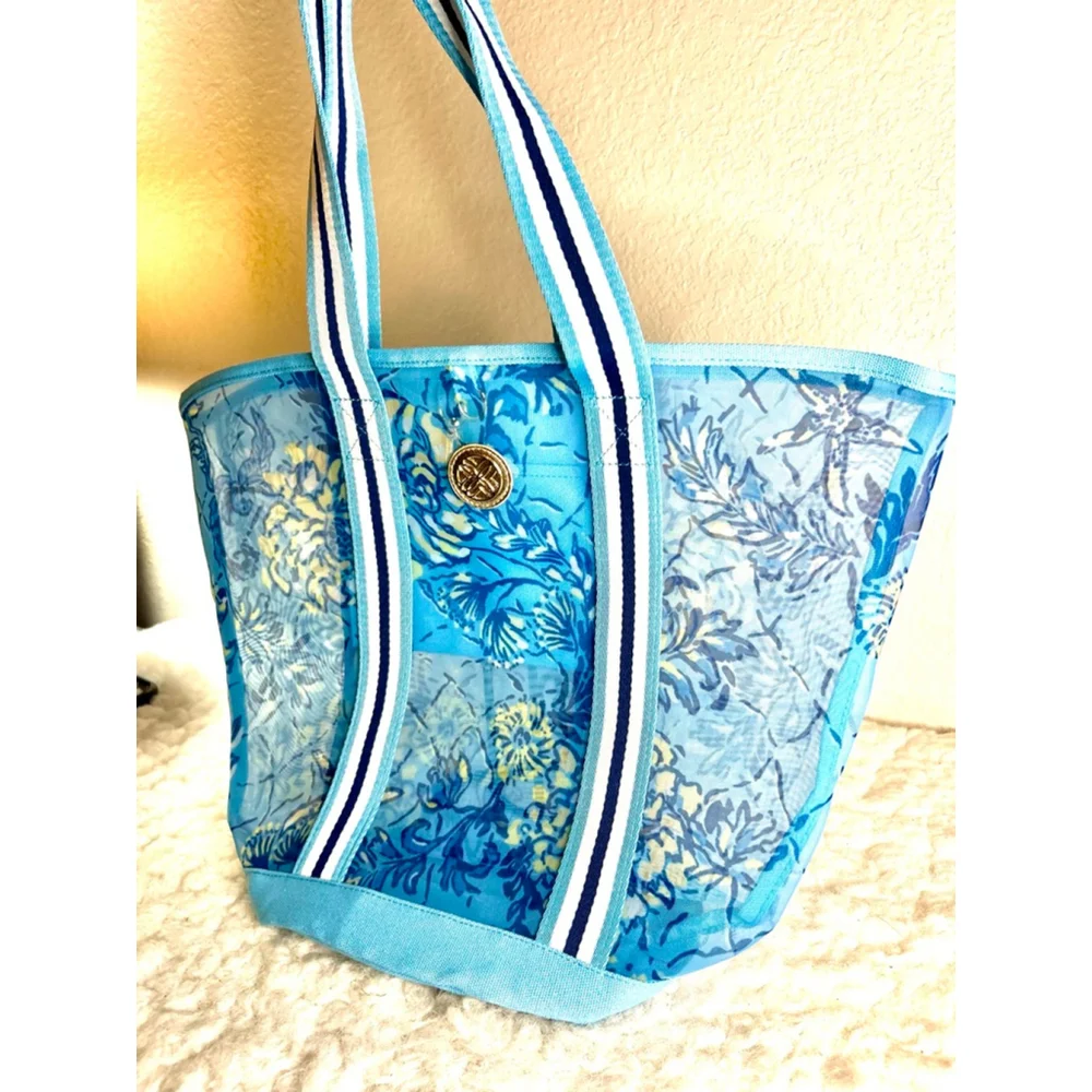Lilly Pulitzer Mesh Beach/Pool Tote Bag in Bellevue Blue Breakers Beach print